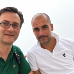 Redner Dr. Nikolai A. Behr mit Fußballtrainer Pep Guardiola